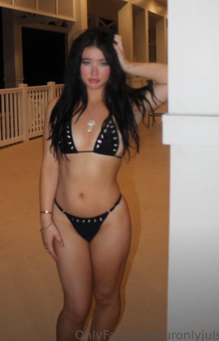 uronlyariannaa's tweet photo. my girlll got her account snatched go follow her @uronlyjuliett https://t.co/E9MwRNujkd