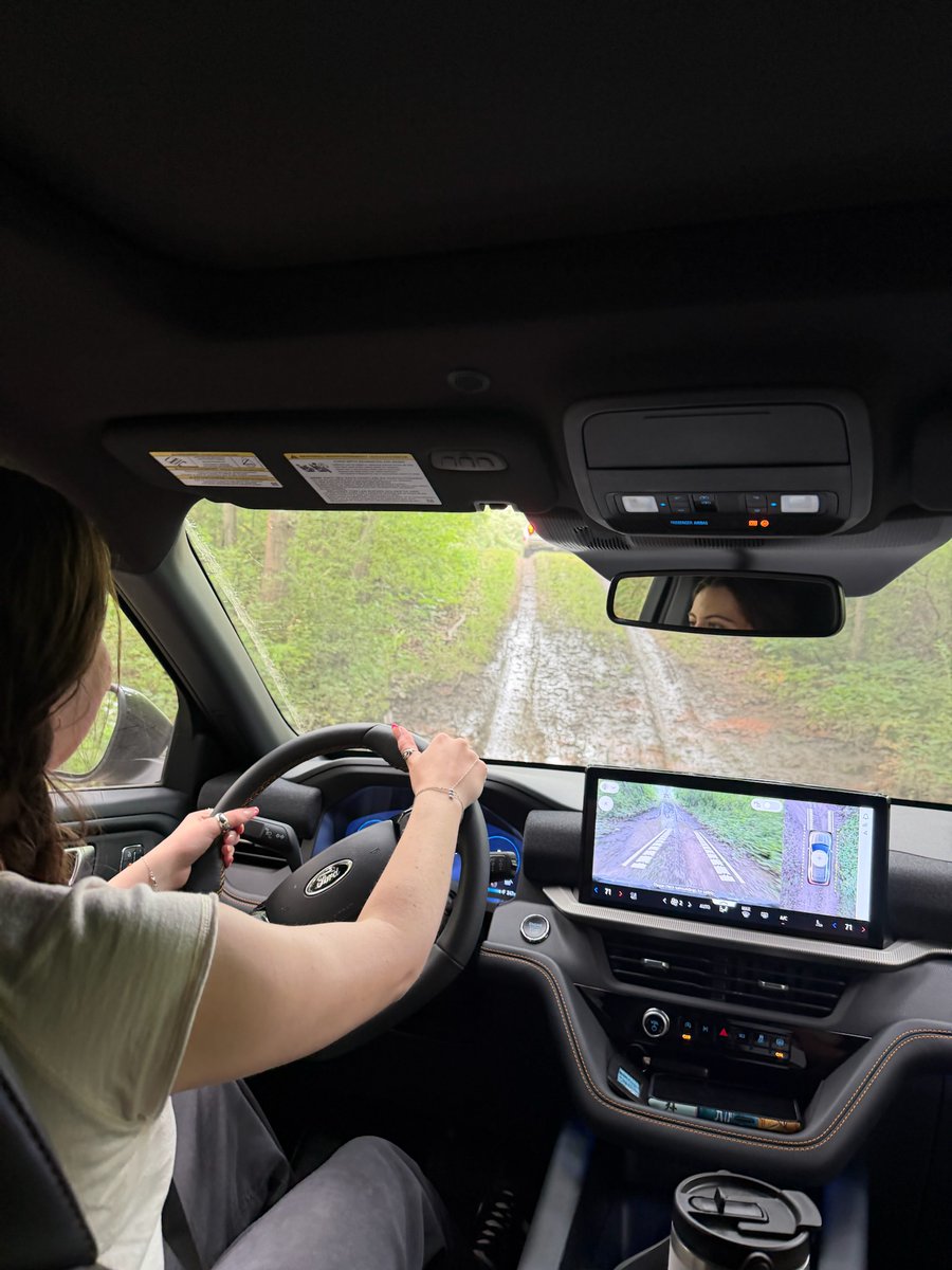 jimfarley98's tweet photo. Good internships teach you new skills to grow in your career. Great internships help you do that AND teach you how to drive off-road! This summer, some @Ford interns got to hit the trails at our Michigan proving grounds to learn from our off-roading experts. Hope they get to use these new skills on many future adventures! https://t.co/J5OWaC0XOB