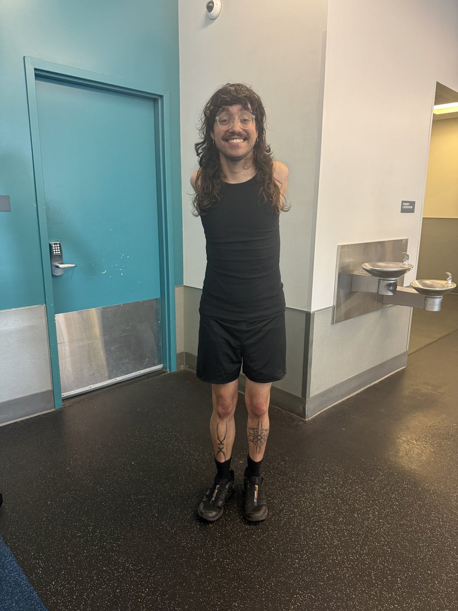 goosesamuel's tweet photo. this veteran still finds a reason to smile even though he got his arms blown off in the woke wars of 2016 ❤️ https://t.co/YPThC3rSlZ