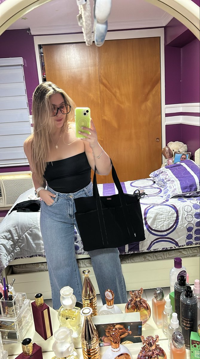 estefanyabou_'s tweet photo. Ootd 🖤 https://t.co/zJ725ptO4X
