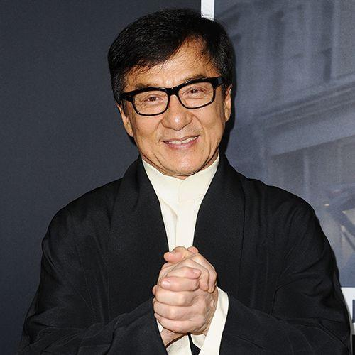 AcervoCharts's tweet photo. O conselho de Jackie Chan para os jovens: “Viajem, o dinheiro voltará, o tempo não.” https://t.co/W9oEUrQpBk