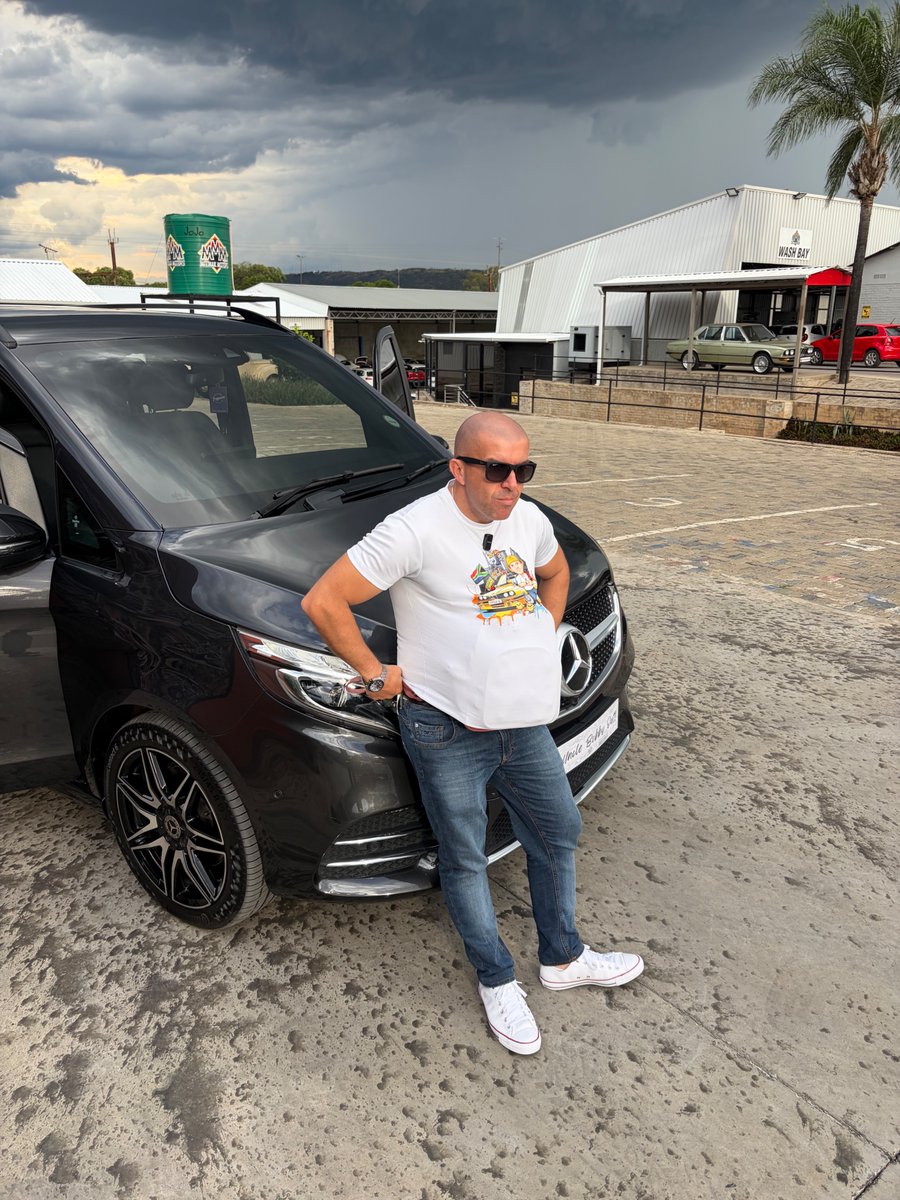 BobbyPetkov_MMM's tweet photo. When the Benz is this clean, youโve got no choice but to pose with it. ๐๐ฅ
Some cars are boughtโฆ
Others are flexed. ๐๐๐จ
#mitmakmotors #bobbypetkov #getyours #mercedesbenz #mercedes #benz #carsofinstagram #carspotting #cars #luxurycars #dreamcar #carlover #cargram #autolife #motors #dealership #southafricancars #carculture #carphotography #vibes