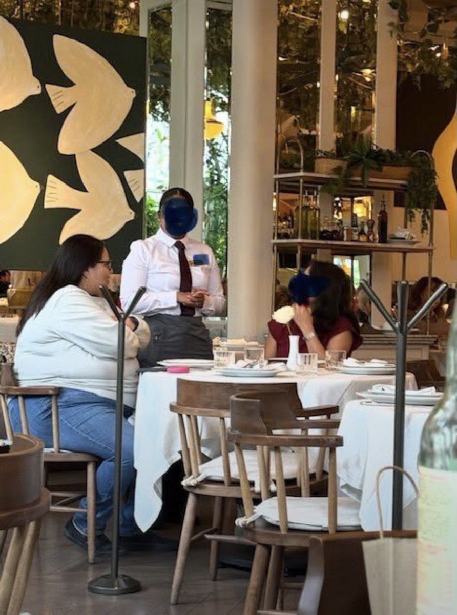 luis_gj's tweet photo. Hola, princesa bella @CitlaHM 

Un duda:

¿Cuánto cuesta una comida promedio en Negroni?

¿Tú crees que para la mayoría del pueblo es accesible o costeable ir a comer ahí?

¿No deberías predicar con la “sensibilidad” y “empatía” que presumes y exiges de los demás servidores públicos. 

Es eso lo que molesta, mi corazón chulo. No es que sea tu dinero, es tu infinita falta de congruencia, pimpollo.