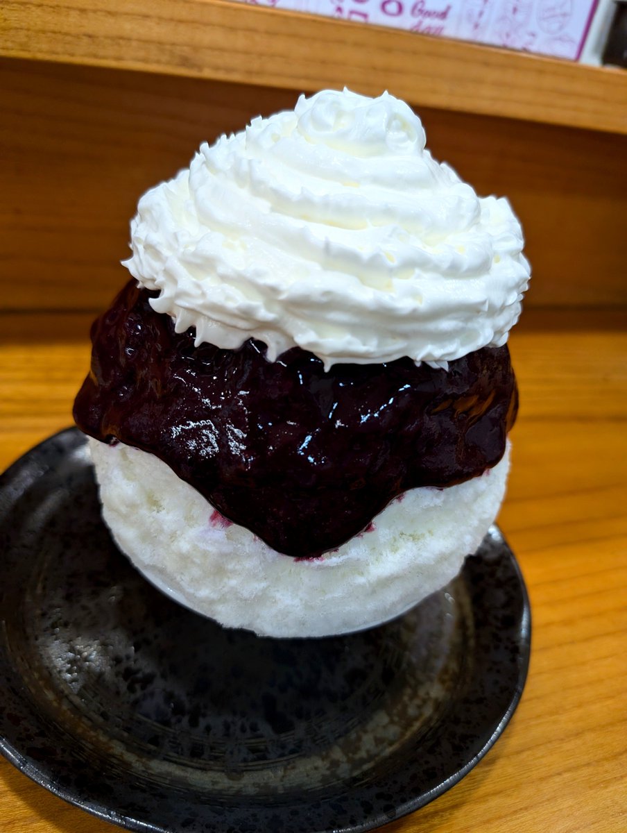 nubenchos's tweet photo. 変な時間に目覚めて腹立つから1つで飲み放題と同じ金額したか氷の写真載せとく https://t.co/PvYFJsvcNH