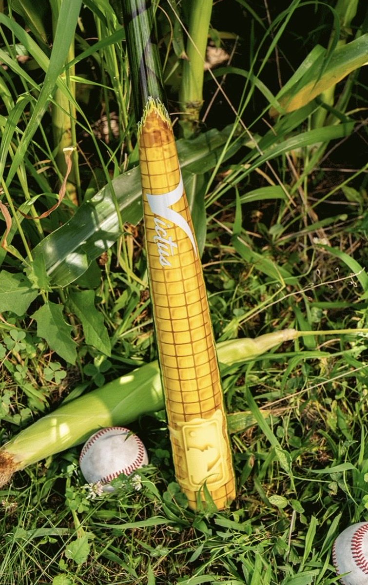 nut_history's tweet photo. These corn baseball bats for the Field of Dreams game coming up is the best thing you’ll see today. https://t.co/mnl0KfkDfD