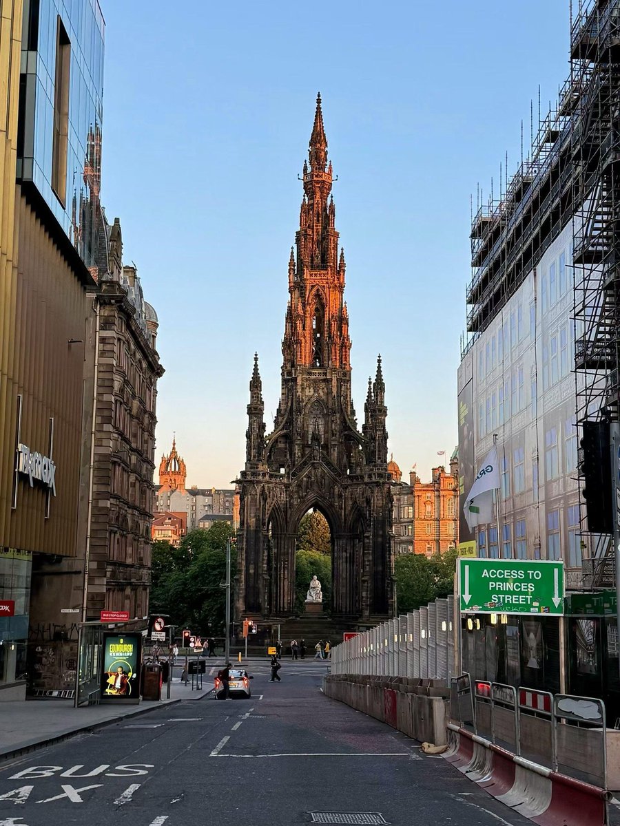 ____flowers__'s tweet photo. Edinburgh clean weather https://t.co/JO9K40J0S6