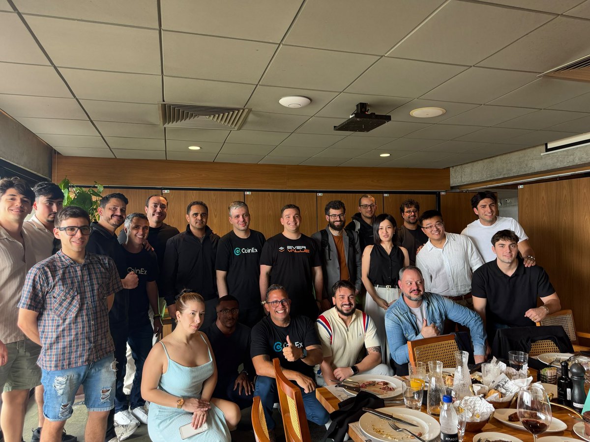 Clem_NFTs's tweet photo. Tarde incrível ao lado de pessoas que fazem acontecer! 🚀

Muito feliz em fazer parte desse time e agradecido à @CoinexPortugues @coinexcom pelo convite para esse encontro VIP. 💙

Networking, troca de experiências, boas conversas e, principalmente, a oportunidade de estar ao lado de pessoas que acreditam e constroem esse mercado todos os dias.

É muito bom fazer parte disso. Seguimos juntos! 🤝🔥