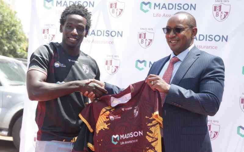 ScrumShutter's tweet photo. Safi sana Blad, well deserved. Now let the comrades play ball. 

The kit will also look good on you gents. 

#ScrumShutter #RugbyKE https://t.co/87akrXUS43
