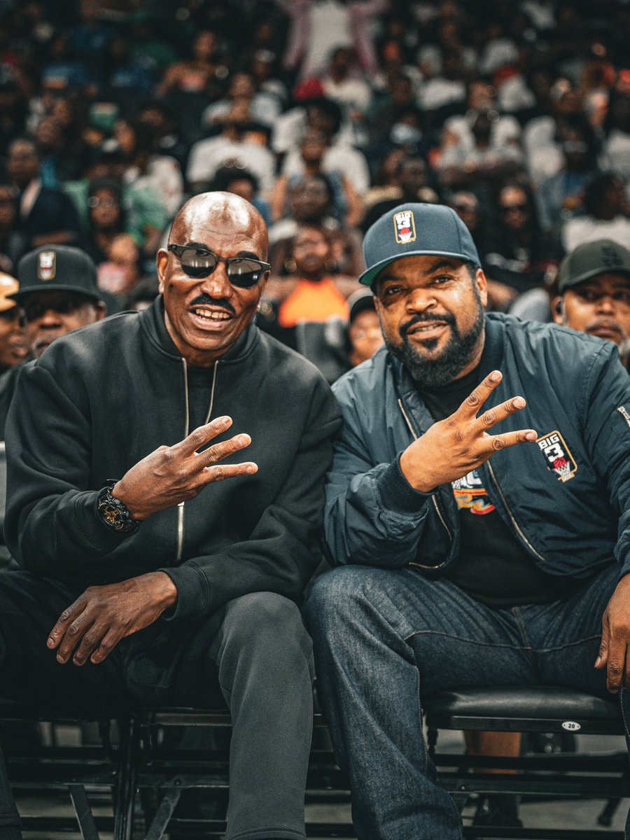 icecube's tweet photo. Craig and Pinky courtside at @theBIG3. It’s always a good time when I see Clifton Powell. https://t.co/JernJgyYSE