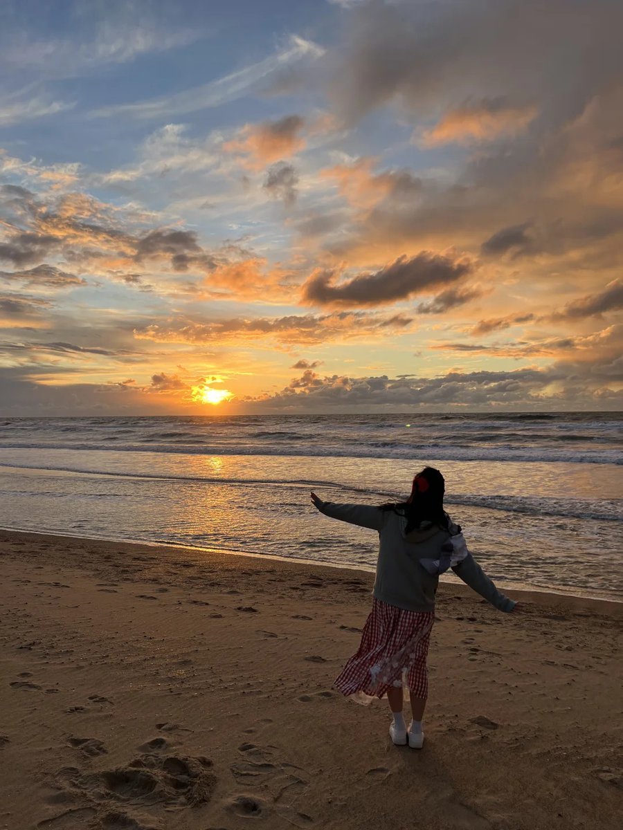 AtabayVenus's tweet photo. Woke up to the sound of waves u0026 sipped fresh coffee on the beach at sunrise—this quiet coastal getaway is exactly what my soul needed ， https://t.co/O4Y19G50X7