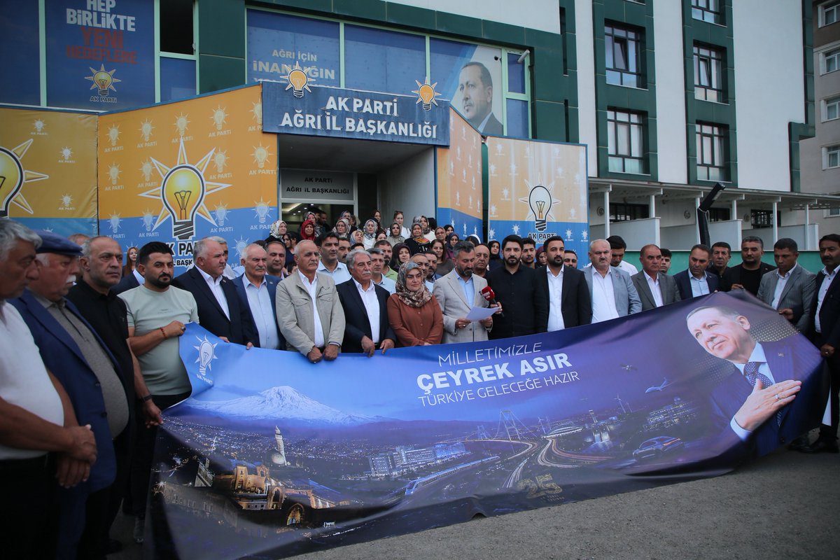 Dtilhamiyildiz's tweet photo. 🇹🇷 Milletimizle Çeyrek Asır, Türkiye Geleceğe Hazır!

14 Ağustos 2001’de milletimizin umudu olarak başlayan kutlu yürüyüşümüz, bugün 25 yıllık eser, hizmet ve mücadeleyle yoluna devam ediyor.

Cumhurbaşkanımız ve Genel Başkanımız Sayın Recep Tayyip Erdoğan’ın liderliğinde; ilk günkü aşkla, aynı heyecan ve kararlılıkla Türkiye Yüzyılı’nı milletimizle birlikte inşa etmeye devam edeceğiz.

Nice 25 yıllara… 🇹🇷

#AKParti25Yaşında #TürkiyeYüzyılı