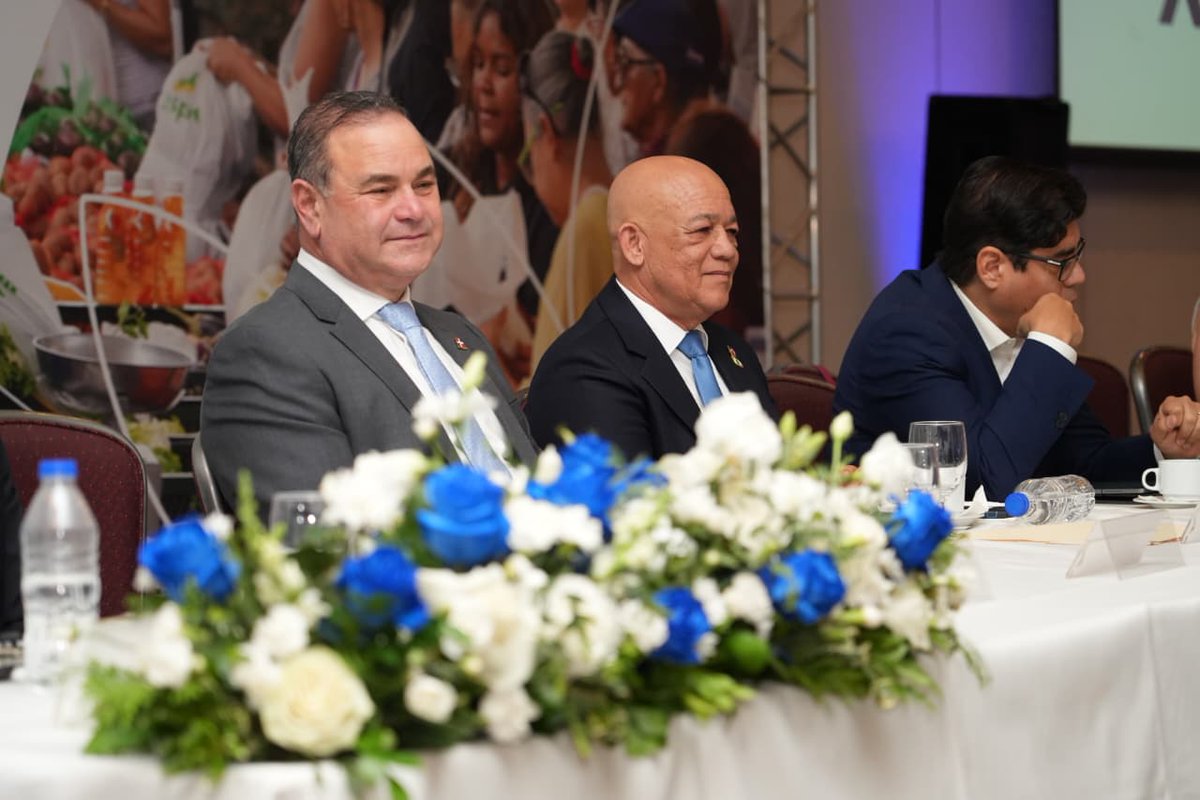 faodominicana's tweet photo. @InespreRD @RedSpaa @mdagovbr @FAOBrasilCoop @FAOAmericas @RCastanedaFAO @FAOMesoamerica En la XI Reunión de la Red SPAA, el Pdte. @luisabinader reafirmó el compromiso de 🇩🇴de no retroceder en los avances contra el hambre reflejados en el informe #SOFI de la @FAO: «El compromiso es consolidar lo alcanzado», indicó. https://t.co/WFnco6q2Ho