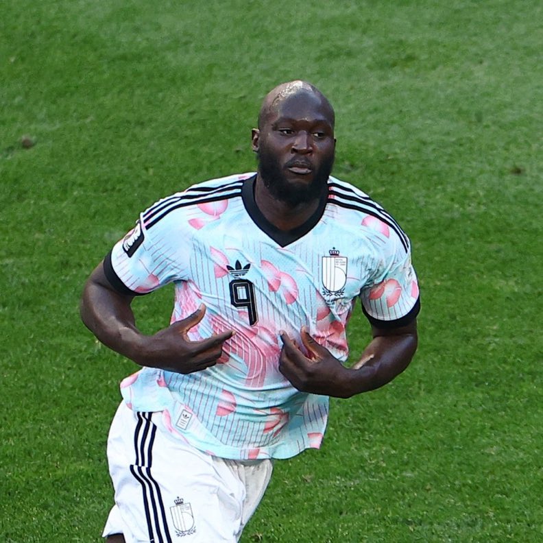 resmi442's tweet photo. Romelu Lukaku'nun Fenerbahçe'ye transferine dair detaylar belli oldu. (La Gazzetta)

🔸 6 milyon euro bonservis
🔸 2 milyon euro bonus
🔸 2 yıllık sözleşme
🔸 Yıllık 10 milyon euro maaş https://t.co/4VoqDDbSpa