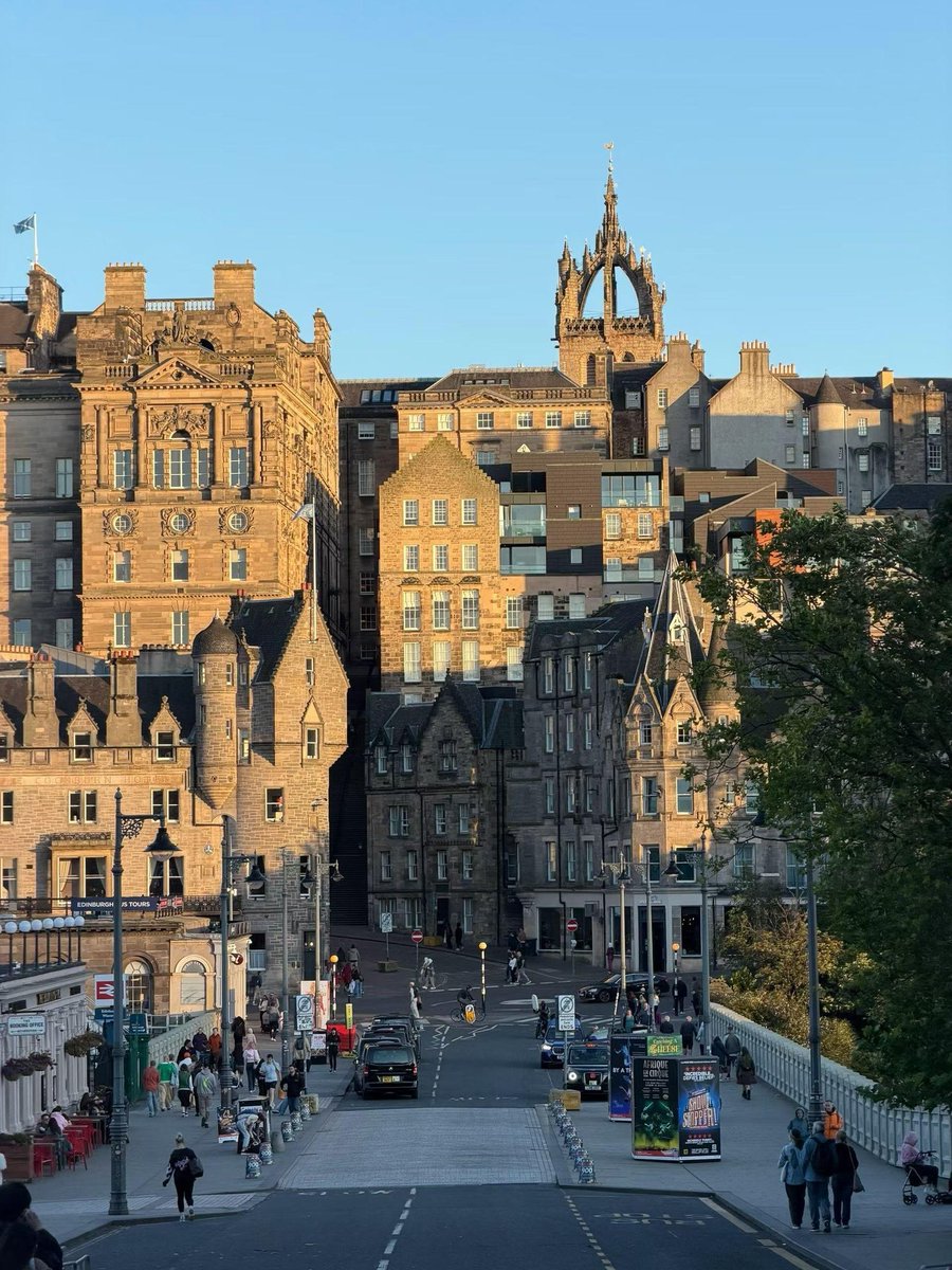 ____flowers__'s tweet photo. Edinburgh clean weather https://t.co/JO9K40J0S6