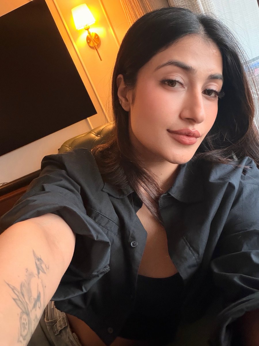 raokrish011's tweet photo. E lips tho mogga chikite matram Swaragme chudochu 💦🥵💦 
Enni bigshots deeni bed meda padeyataniki wait chestunaro deeni bed meda Padesi notlo mogga petti deeni vedi vedi puvvu kasi ga nakutu
Sallu mottam pisikesi pirralu piskutu Puvvu kasi kasi ga mingi face anta rasam karusta https://t.co/FbIORsCM6N
