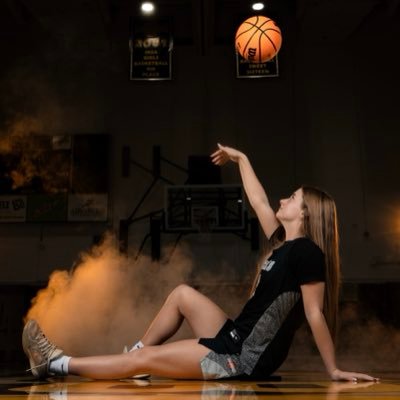 WoodsRecruiting's tweet photo. Ella Herchenroder is a Class of 2027 Illinois girls basketball prospect bringing guard versatility, perimeter skills, competitive club experience, academic achievement, and developing potential. @eherchen1421
https://t.co/OhWinmi6tg https://t.co/pAKsByKDDT