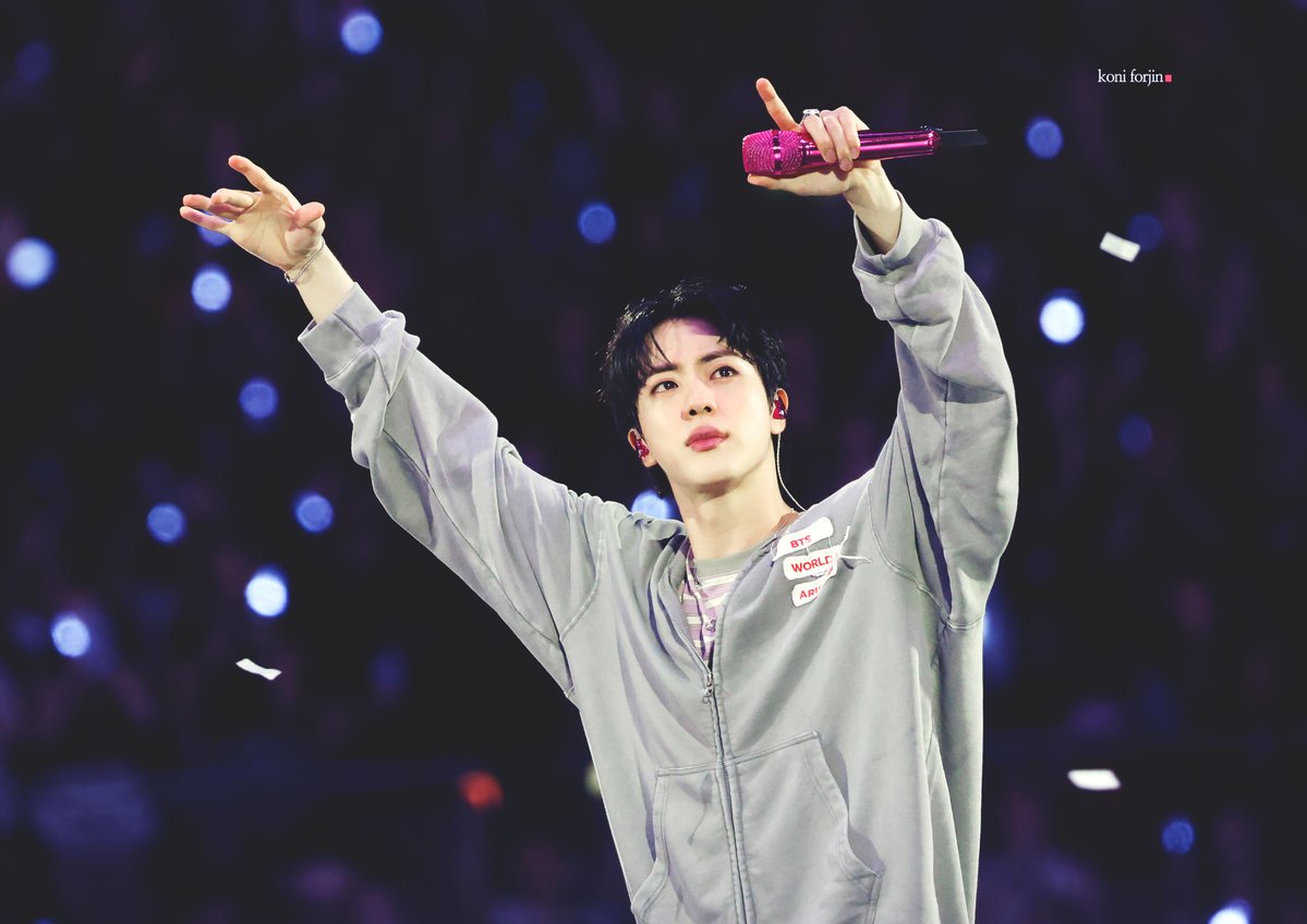 btsforever1207's tweet photo. 260810 BTS ARIRANG Baltimore HD   

You call I run Dark days 
And find the sun 
I don’t care How far Just wait  
Dawn  
I’ll follow you Into the sun

#BTS_WORLDTOUR_ARIRANG_BALTIMORE #방탄소년단진 #JIN #진 #BTS_WORLDTOUR_ARIRANG https://t.co/iWb08ECxIx