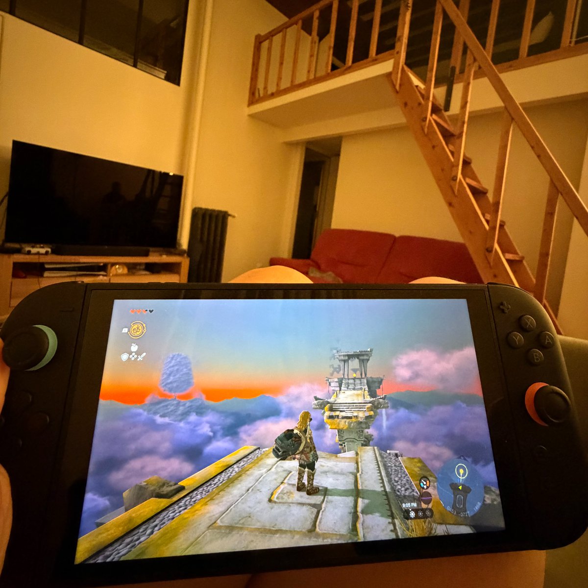 ayaboch's tweet photo. stumbled upon a video of a guy saying how gaming saved him from doomscrolling

- gaming keeps your mind active
- there's progression
- it encourages problem-solving
- it can inspire creativity

so anyway I got into the legend of zelda and I'm HOOKED

start gaming today!! https://t.co/fyDSUvVf7x