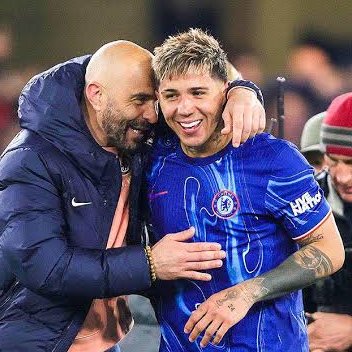 StakeFootball's tweet photo. 🚨🚨| JUST IN: Enzo Maresca wants to bring Enzo Fernández to Manchester City, but Chelsea will only let him go for £120 million.

{@FabrizioRomano} https://t.co/daoBZnysCf