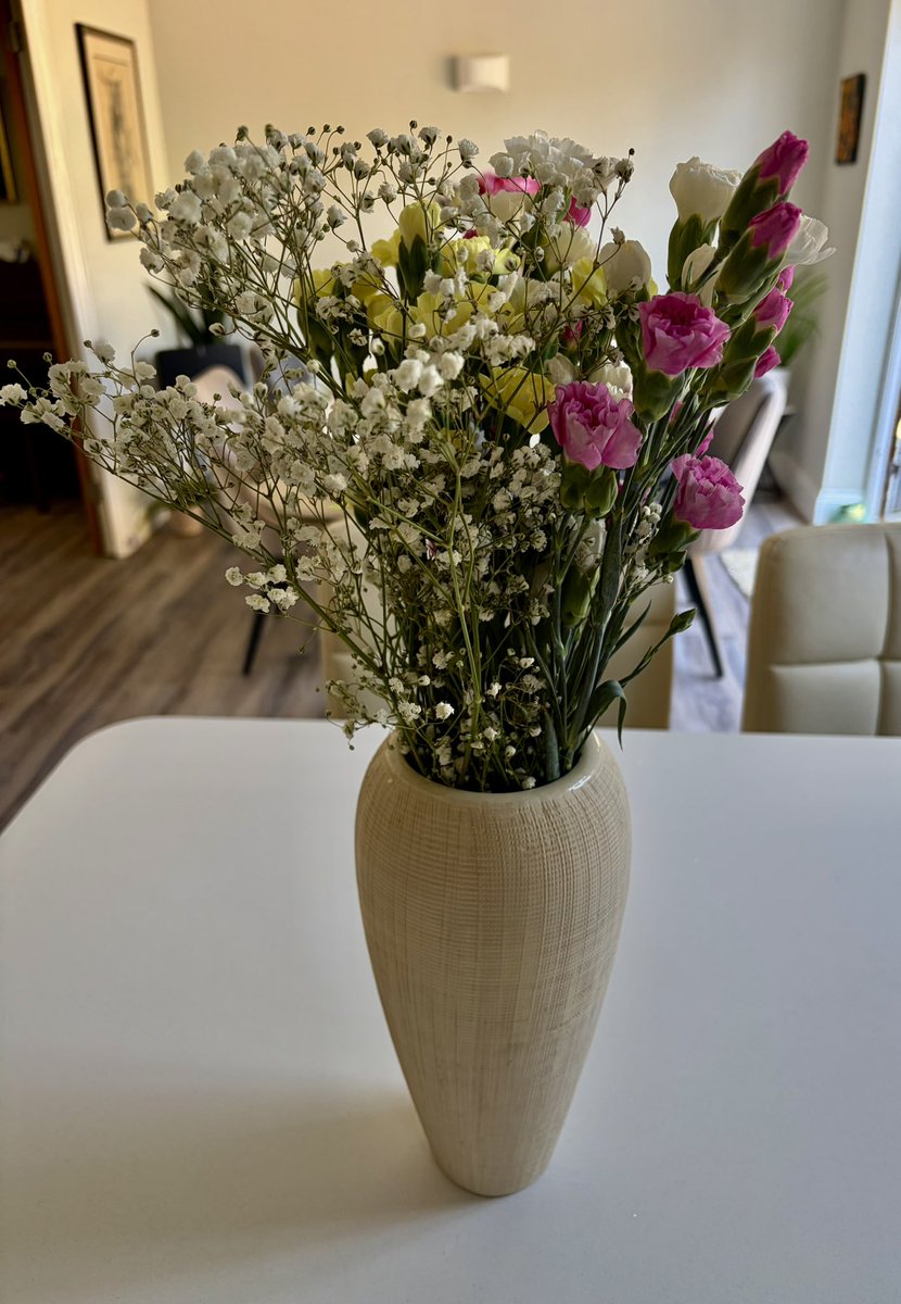 angie_buk's tweet photo. Android Angie is recovering very well especially with a surprise delivery of these beauties. 🙏😘 
“Hands Up 🙌to two fabulous friends 
@MeDanielJames @CarolJFerguson https://t.co/KIFOHACf75