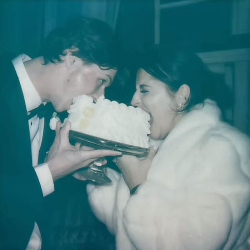 d0libee's tweet photo. i can imagine clark and lois eating their cake at there wedding yet clark can't stop looking at lois in the photos cause he knows he's gonna be eating two cakes that night 🤭 https://t.co/o2j0T3dR7h