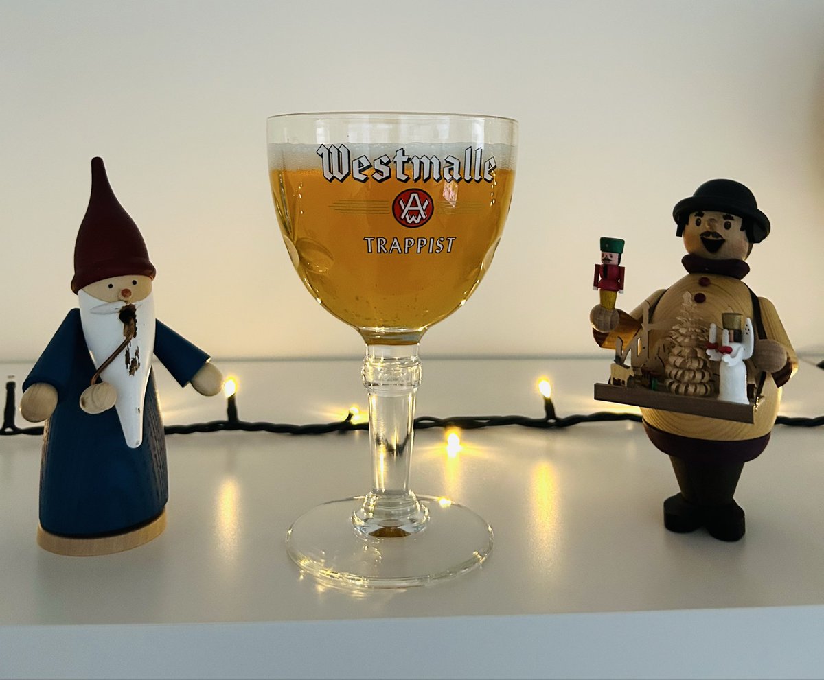 Chris_Brussels's tweet photo. Bonne soirée à toutes et à tous. 🙋‍♂️🍺

#Westmalle #Erzgebirge #Saxony #Raeuchermaennel https://t.co/amH2LSKLdr