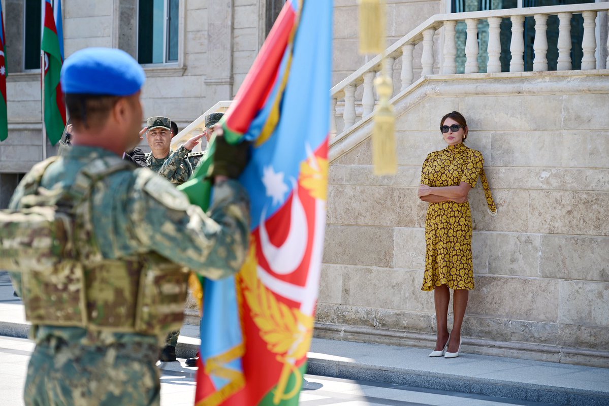 1VicePresident's tweet photo. ✔Avqustun 11-də Azərbaycan Respublikasının Prezidenti, Silahlı Qüvvələrin Ali Baş Komandanı İlham Əliyev və birinci xanım Mehriban Əliyeva Naxçıvanda Əlahiddə Ümumqoşun Orduda yeni yaradılan əməliyyat (komando) hərbi hissələrinə Döyüş bayraqlarının verilməsinə həsr olunmuş mərasimdə iştirak ediblər.
✔On August 11, President of the Republic of Azerbaijan and Commander-in-Chief of the Armed Forces Ilham Aliyev and First Lady Mehriban Aliyeva attended a ceremony in Nakhchivan dedicated to the presentation of Battle Flags to the newly established operational (commando) military units of the Separate Combined Arms Army.
✔11 августа Президент Азербайджанской Республики, победоносный Верховный главнокомандующий Вооруженными силами Ильхам Алиев и первая леди Мехрибан Алиева в Нахчыване приняли участие в церемонии, посвященной вручению боевых знамен новосозданным оперативным воинским частям (коммандо) Отдельной общевойсковой армии.

#IlhamAliyev 
#MehribanAliyeva