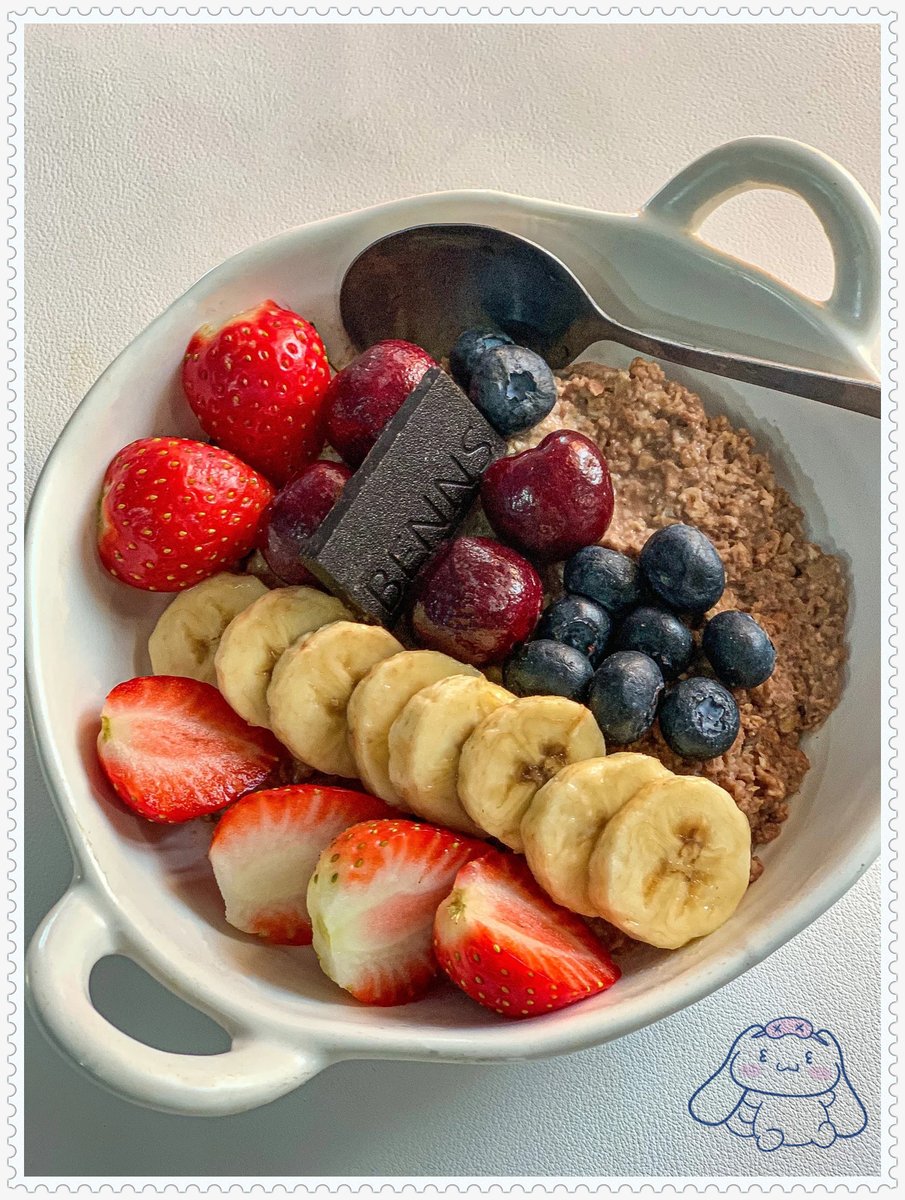 Margret291370's tweet photo. Who would’ve thought I’d swap late-night fast food runs for 7 AM home-cooked oatmeal u0026 walks with my pup Small daily changes hit different. https://t.co/ojYhMKxvz2