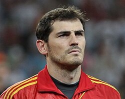 Arellanoglou's tweet photo. Casillas antepuso el buen clima de la selección a los intereses del RM; quiso jugar por decreto; no apoyó a CR7 en su lucha por el BdO; cuestionó a su entrenador en público; le negó el saludo a Diego López; no entrenaba bien...

Un personaje sobrevalorado. Y un capitán pésimo. https://t.co/7cPjQ1Qf3z