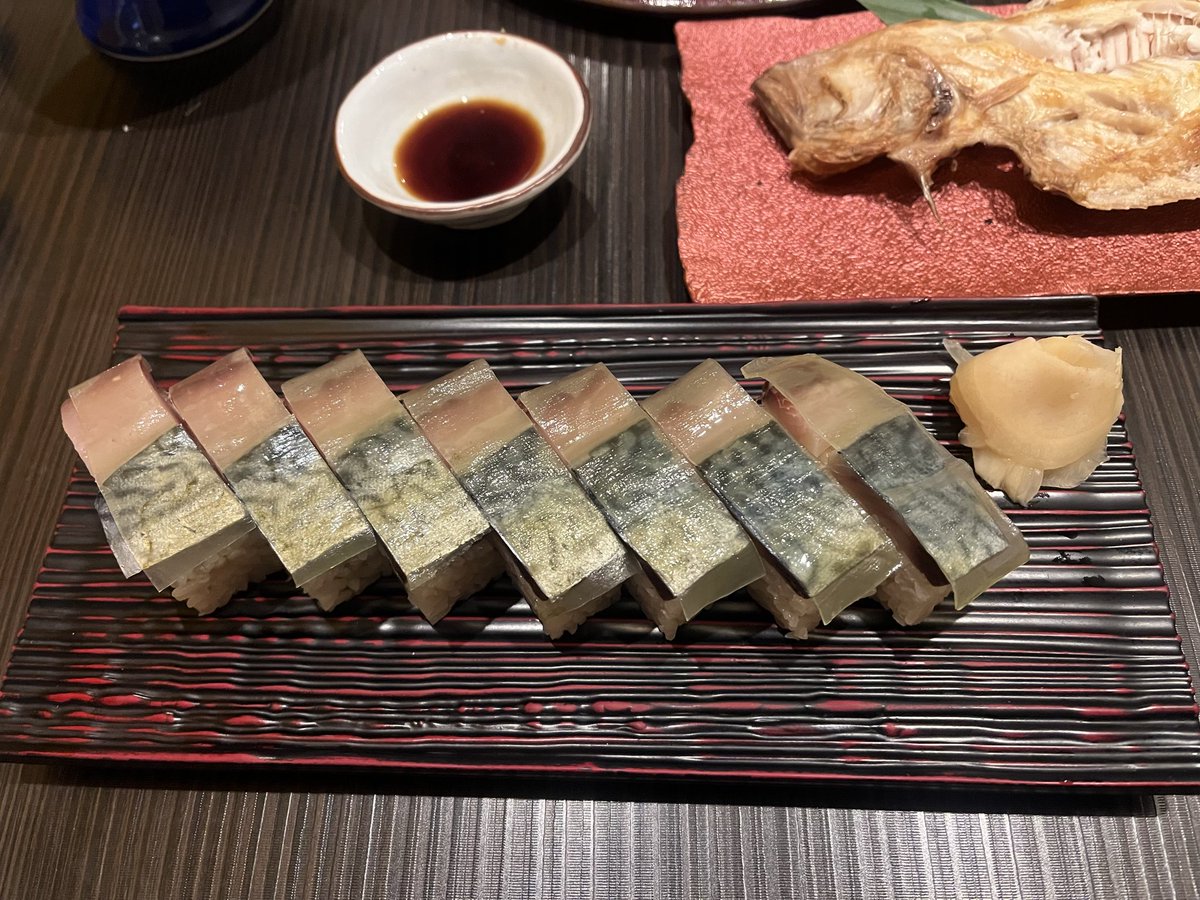 hiro926ss's tweet photo. 7年か8年ぶりに高校の部活仲間と合流！
懐かしい話が出来て、酒もアテも旨し！
「へしこ」って郷土料理、めちゃくちゃ旨し！
マサとの写真を撮り忘れました（笑）

#福井片町和ぼうず 
#鯖のへしこが美味しすぎる 
#福井県の海鮮は旨い 
#神奈川県立新栄高等学校
#新栄高等学校陸上競技部 https://t.co/vvCou7pEUA