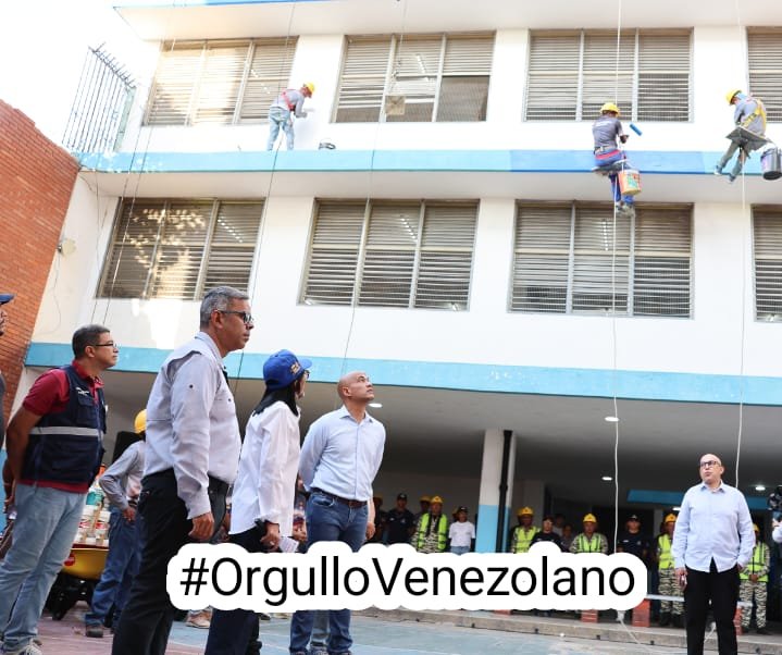 Mercede073's tweet photo. Acción económica inmediata:

La Presidenta E @delcyrodriguezv lidera la estrategia para la recuperación tras los sismos del 24 de junio. 

El equipo económico trabaja incansablemente para garantizar la estabilidad y el financiamiento necesario. 

#OrgulloVenezolano https://t.co/VsseCIOm6E