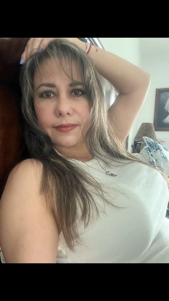 Dianaa_093's tweet photo. More of my mom.... https://t.co/MalY0jVVgc