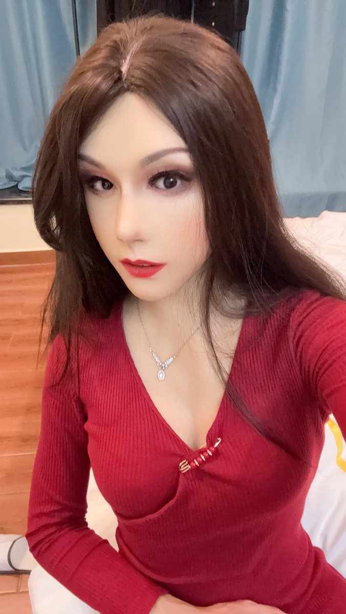 Peng_YourLover's tweet photo. #femalemask #dreammask #skinsuit 
今晚的效果没白白浪费我3个小时🥰
拯救了一顶快炸掉要丢的假毛甚至还画了个美美的妆出门🥰🥰
@DMSfetish https://t.co/1BRVIEzDOP