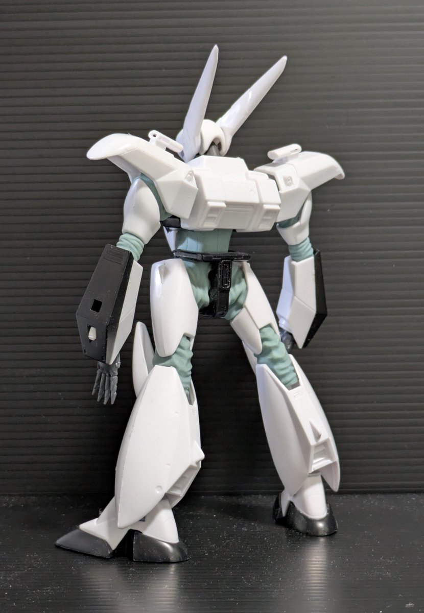 k_uchi_modeling's tweet photo. #パトレイバー
#プラモデル
#旧キット
1/60　零式
バックショット比較
胴を少し伸ばして足の付き位置を外側に移動 https://t.co/HWMUpR1HGl