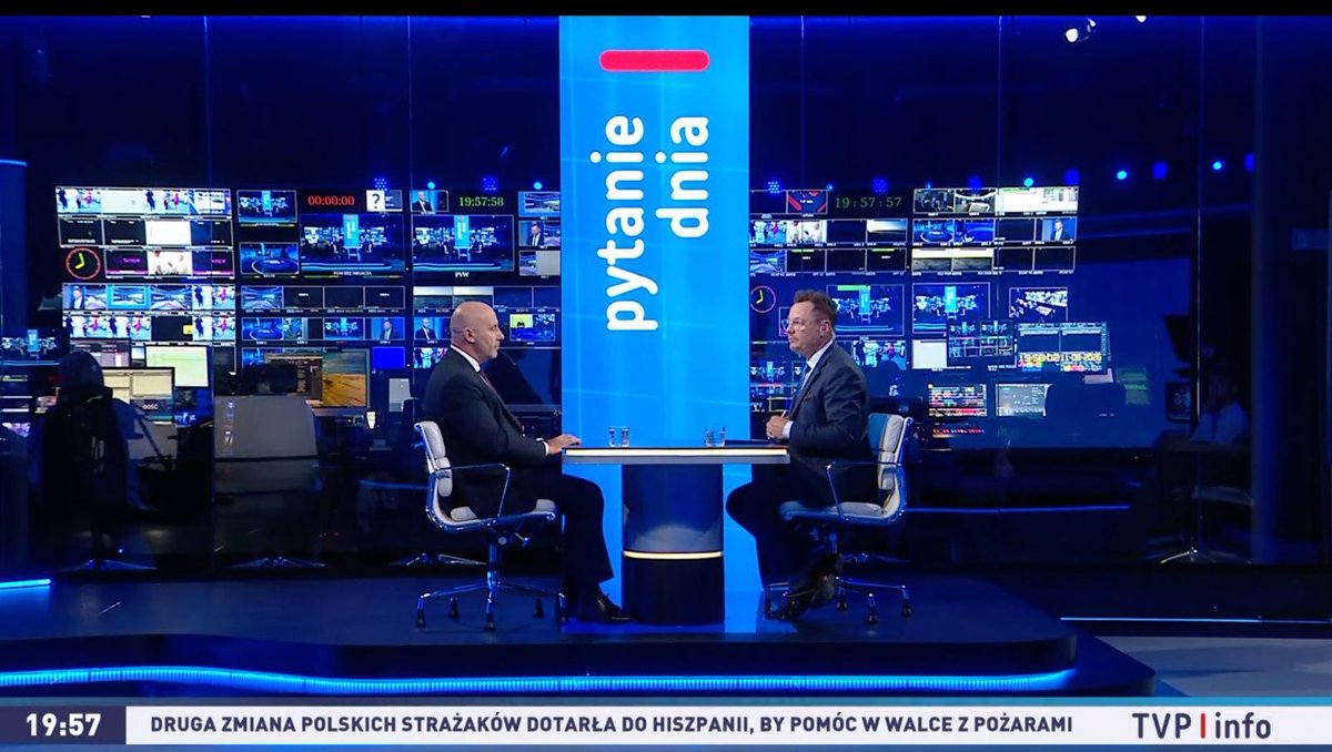 PGZ_pl's tweet photo. 🗣️ – Słowa o likwidacji PGZ? Nie zgadzam się z tą oceną. Nie jest moją rolą dyskusja polityczna. Będziemy działaniami udowadniać, że taki podmiot jak PGZ jest potrzebny. Robimy swoje. Integrujemy polski przemysł obronny, rozmawiamy z sektorem prywatnym, współpracujemy z blisko 13 000 firm prywatnych. Mamy prawie 100 zakładów w całej Polsce. Podczas defilady 15 VIII zobaczymy nasze wyroby. Jesteśmy zaangażowani w umowy o wartości 150 mld zł. To trzeba dowieźć, a nie przerywać – @AdamLeszkiewicz, Prezes @PGZ_pl. 

📺@tvp_info