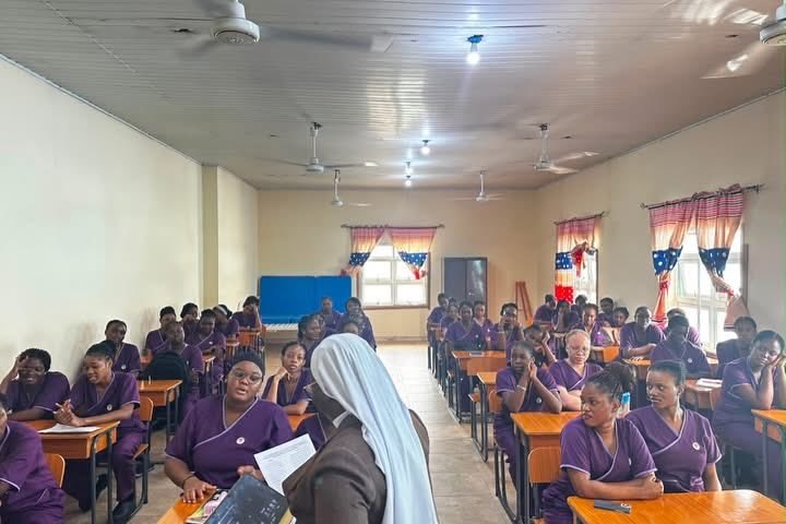 official_srdmsh's tweet photo. The Management of Saint Raphael Divine Mercy Specialist Hospital, Ijede Road, Ikorodu, warmly welcomes the Nursing students of Augustine University, Ilara-Epe, as they commence their clinical posting at the hospital. https://t.co/Z5gVzUK6Za