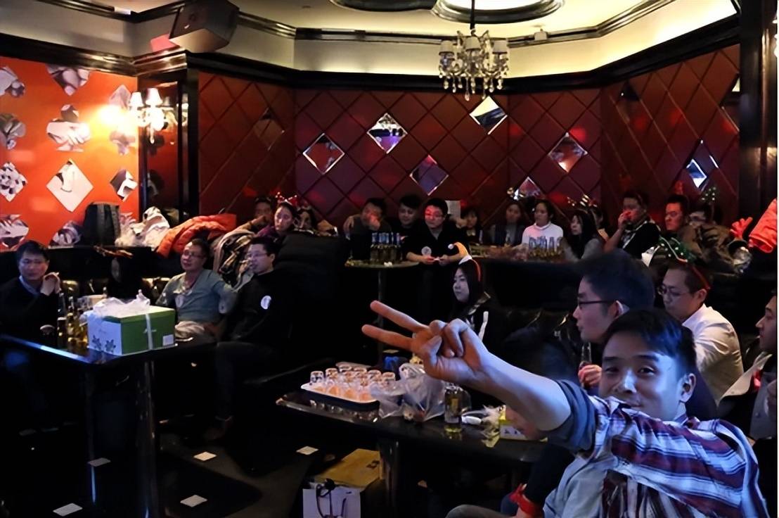 Stephen145740's tweet photo. Feeling those KTV vibes tonight! Singing my heart out to all the favorite tracks with friends—nothing beats this awesome sing-along night! https://t.co/L65Dbliamt