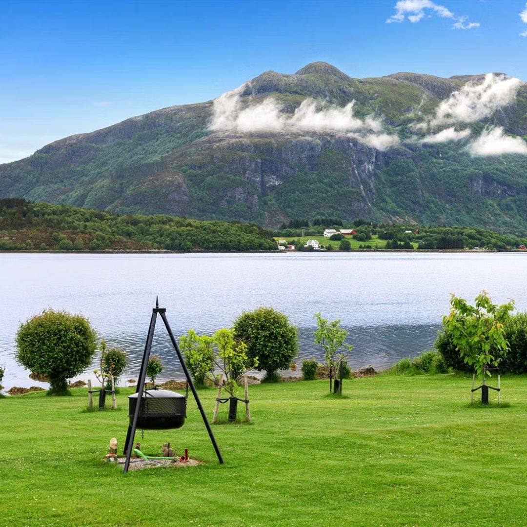 TimurNegru's tweet photo. Scandinavia also has very cool properties, like this one in Norway (now sold). And you won't need an AC. https://t.co/MDwo9xkf3x