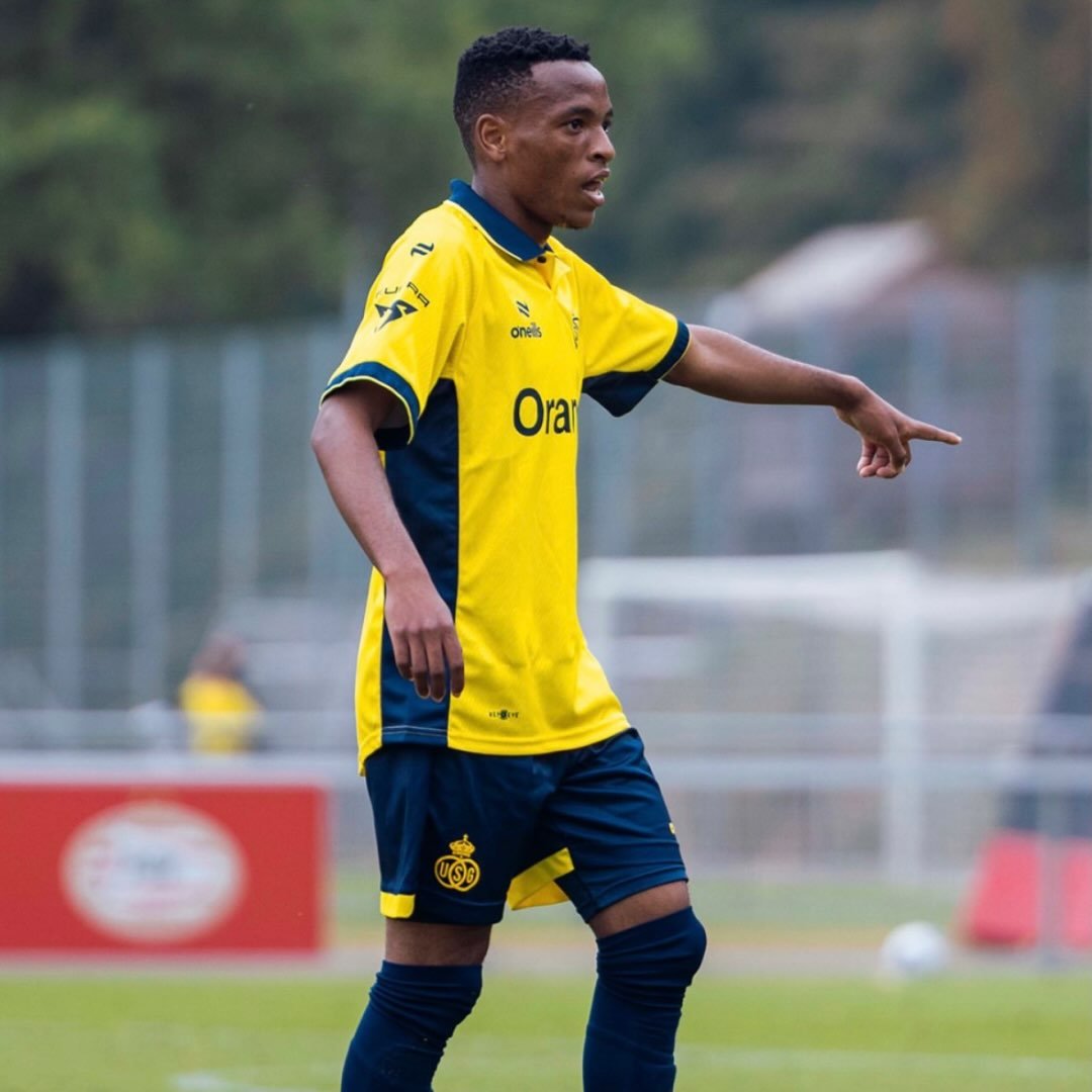 iDiskiTimes's tweet photo. 𝗥𝗘𝗟𝗘 𝗦𝗨𝗙𝗙𝗘𝗥𝗦 𝗨𝗖𝗟 𝗛𝗘𝗔𝗥𝗧𝗕𝗥𝗘𝗔𝗞 

Relebohile Mofokeng and Royale Union Saint-Gilloise were eliminated from the UEFA Champions League third qualifying round after losing 3-2 after ET to Bodo/Glimt on Tuesday and 6-5 on aggregate.

Mofokeng, though, made his debut in the competition, coming off the bench in the 91st minute in extra-time, before the hosts scored the winner in the 117th minute.
