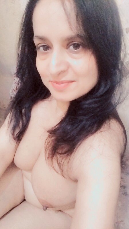 Wolfpashaa's tweet photo. Agar koi Aunty Ladki ya couple online pasay kamana chahta ha free mein tu inbox message kry☺️🤭🌺
Latest Leaked videos of Aroma Ahmad🤭🤭 #fypシ゚ #followers #pakistan #couples #crazy #leaked #married #affair #unseen #beloved #desi https://t.co/S8bwIvHhp7