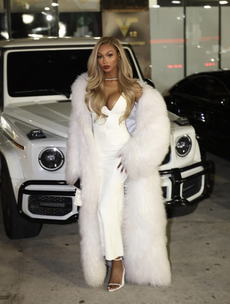 TimmyLee2_'s tweet photo. 🎤 THE FIRST JUDGE HAS ENTERED THE CHAT! ✨
Meet Angelina Rivera — a fashion, beauty, and creative enthusiast with a passion for individuality and self-expression!
She’s looking for PRESENCE,CONFIDENCE & VERSATILITY
#LeeDomain #ModelCasting #AlwaysStandOut https://t.co/CWl2bdOxOU