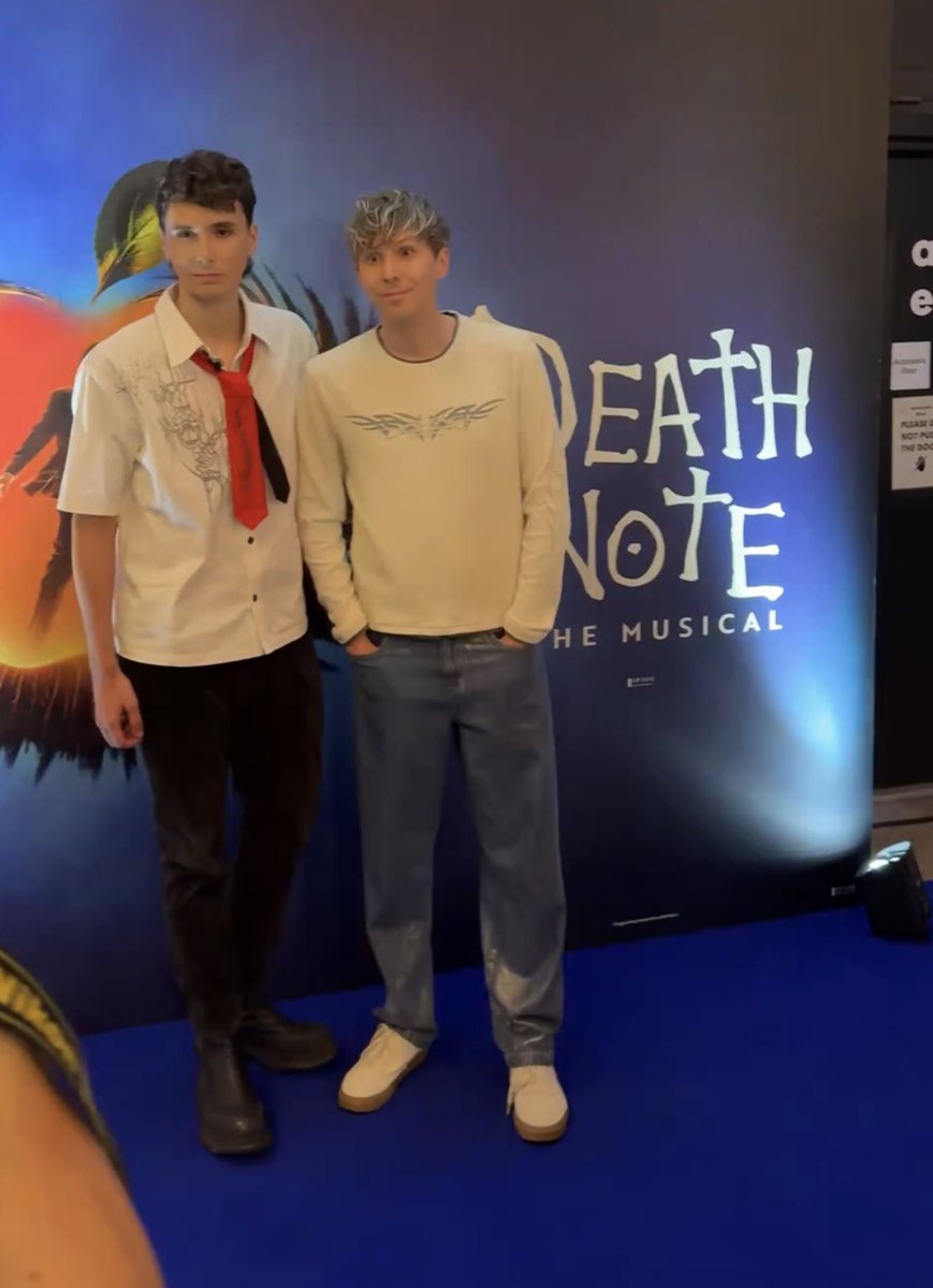 dnpoomf's tweet photo. THEY DRESSED AS L AND LIGHT TO GO SEE DEATH NOTE OH MY GOD https://t.co/CtVqYAcLeU