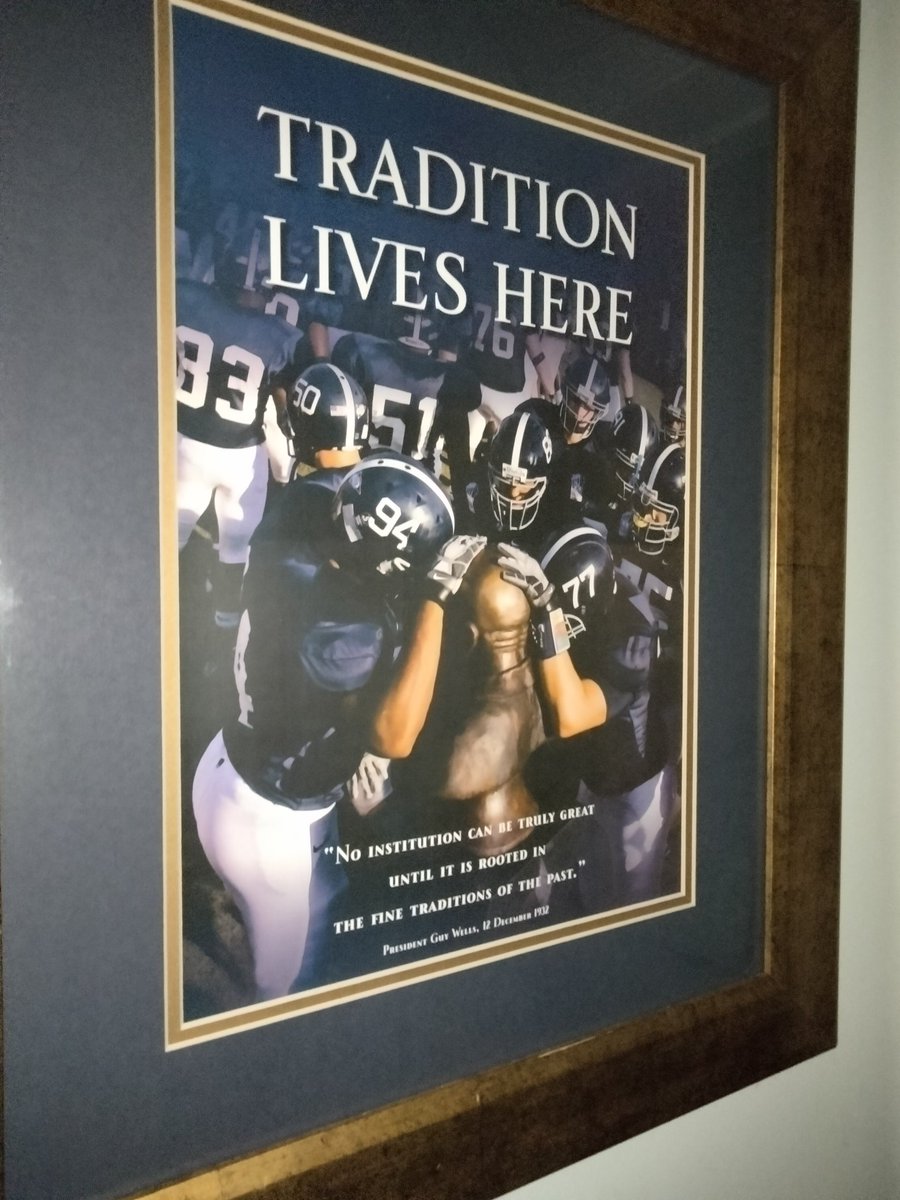 Axemen11's tweet photo. Can't wait for football season! Just a few more weeks. Hail Southern! @1peatfor7 @gasou93 https://t.co/7F7Flv6p4N