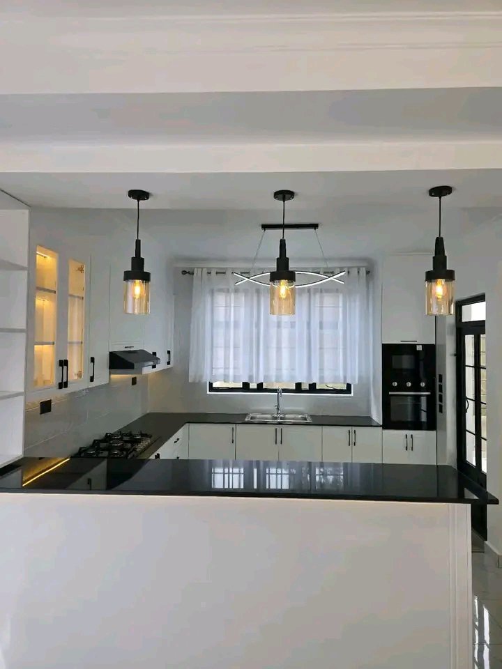 SimonMb65242137's tweet photo. 📍Ngong Kibiko🇰🇪

3 Bedroom Maisonettes with SQ/Guest Room and Terrace for Sale

💰 Prices:
 • KSh 17.9M

Features:
 • All bedrooms ensuite
 •Spacious living area 
 • Amazing views of Ngong Hills
 • Located 200m off the tarmac

For more information call Simon -0724541067 https://t.co/CPU03SoyW8