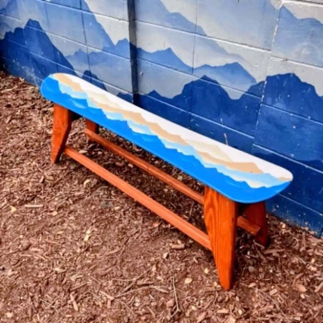 COSkiChairs's tweet photo. One retired snowboard. One soft blue mountain range. One bench that also moonlights as your coffee table. Hand painted in Colorado, roughly 60 inches, 300 lb capacity, made to order. Link in bio.
#snowboardfurniture #skichairs #coloradomade #mudroomdeco… https://t.co/fgSCne3x6c https://t.co/WRW2KQ7iZO