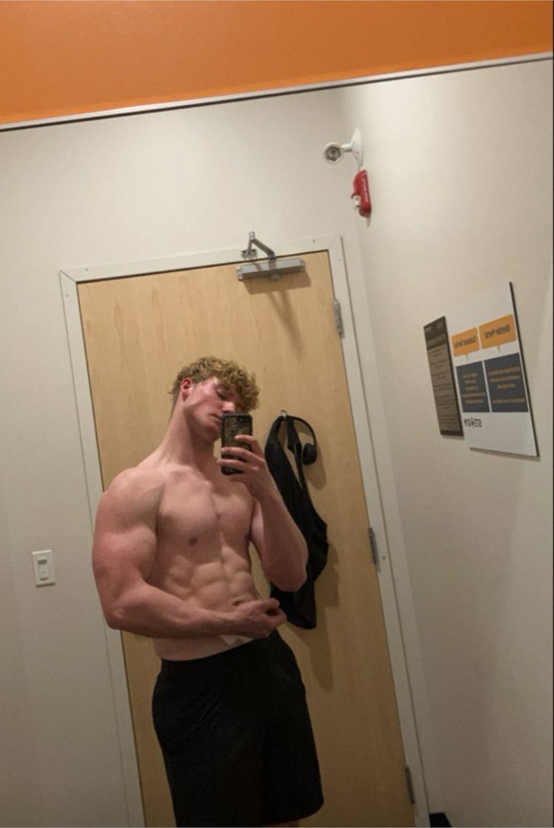 Lookdanuke's tweet photo. Smash or pass https://t.co/3msdHObVKl