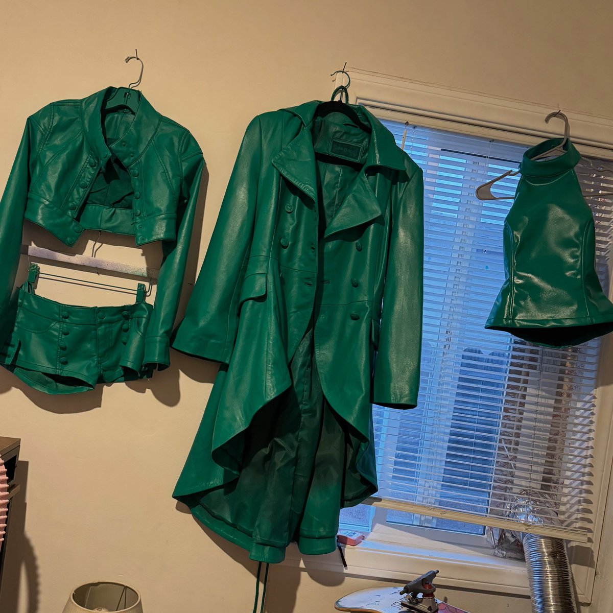 rapalert6's tweet photo. Mariah the Scientist had nearly 100 pieces of wardrobe hand painted a specific shade of pink and green for her Hearts Sold Separately Tour. 
via conradbyconrad (IG) https://t.co/prEJML9ZpO