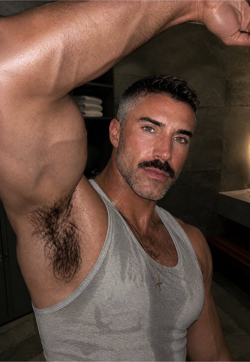 RSJdesign2's tweet photo. I need a shower buddy 😈🛀🧼🚿 https://t.co/7Ctqmd2iKG