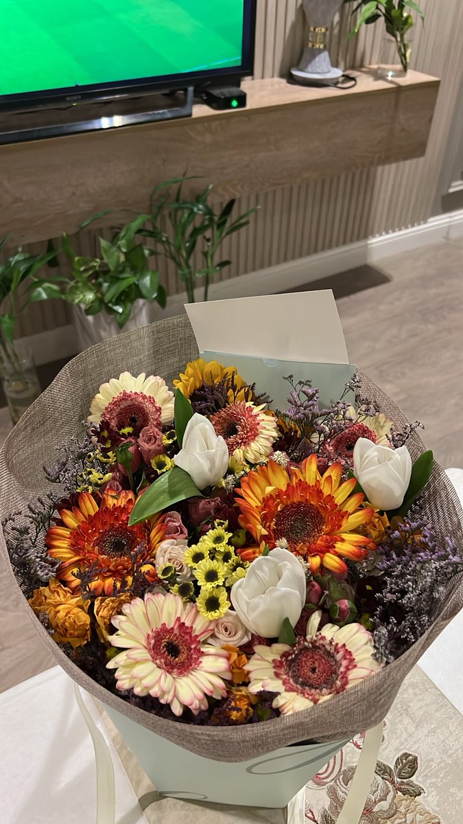 r5unf's tweet photo. وقلبك موطن الأزهار 
وأنا الي يعشق الأزهاااار❣️
🌺🌻🌷🪻🪷🌼🌾 https://t.co/jBJmitrLw8