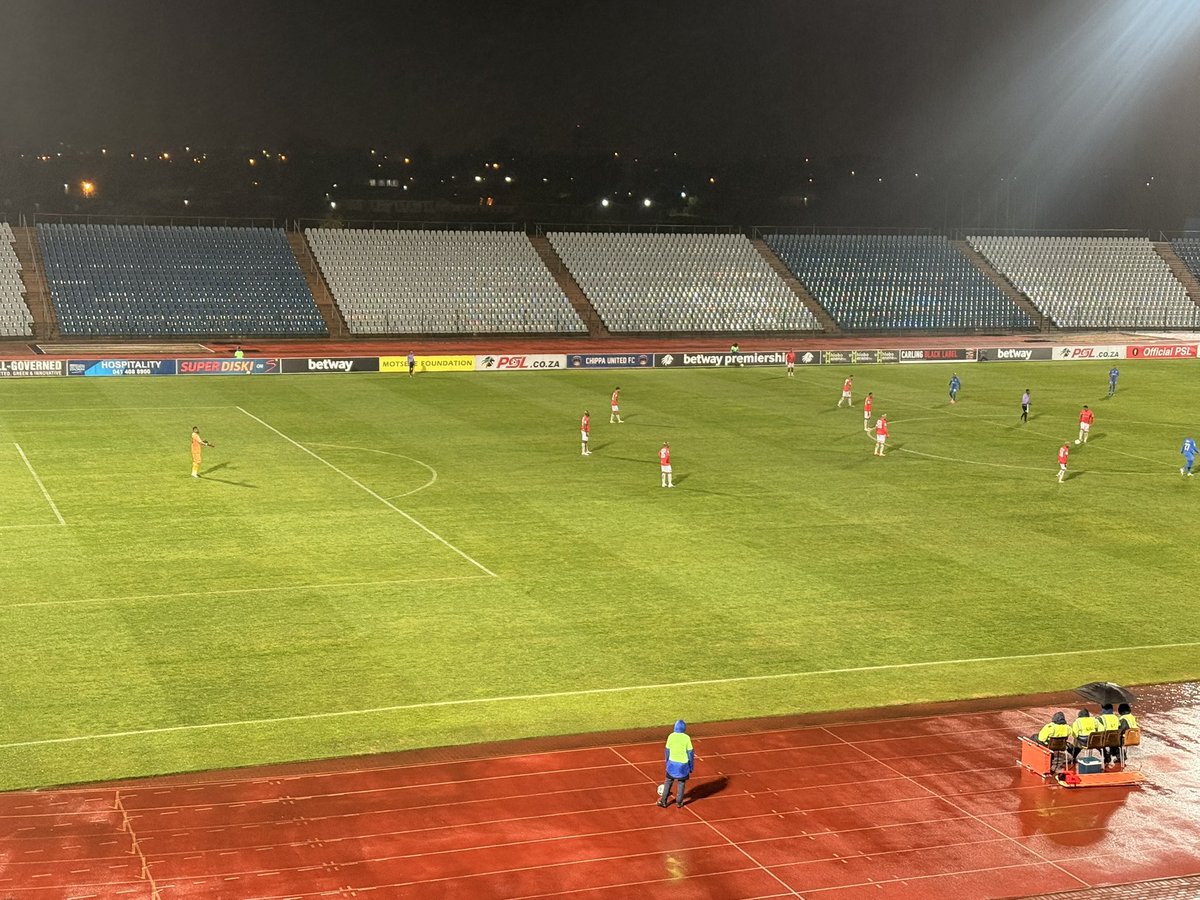 Velile_Mnyandu's tweet photo. 49’ @ChippaUnitedFC 1-1* @RichardsBayFC_
What a scorcher from the Namibian international, Nashixwa beating Nwabali with a long range strike. A serious contender for goal of the month!
#SABCSport411 | #PSL30 https://t.co/bqToe82u3f